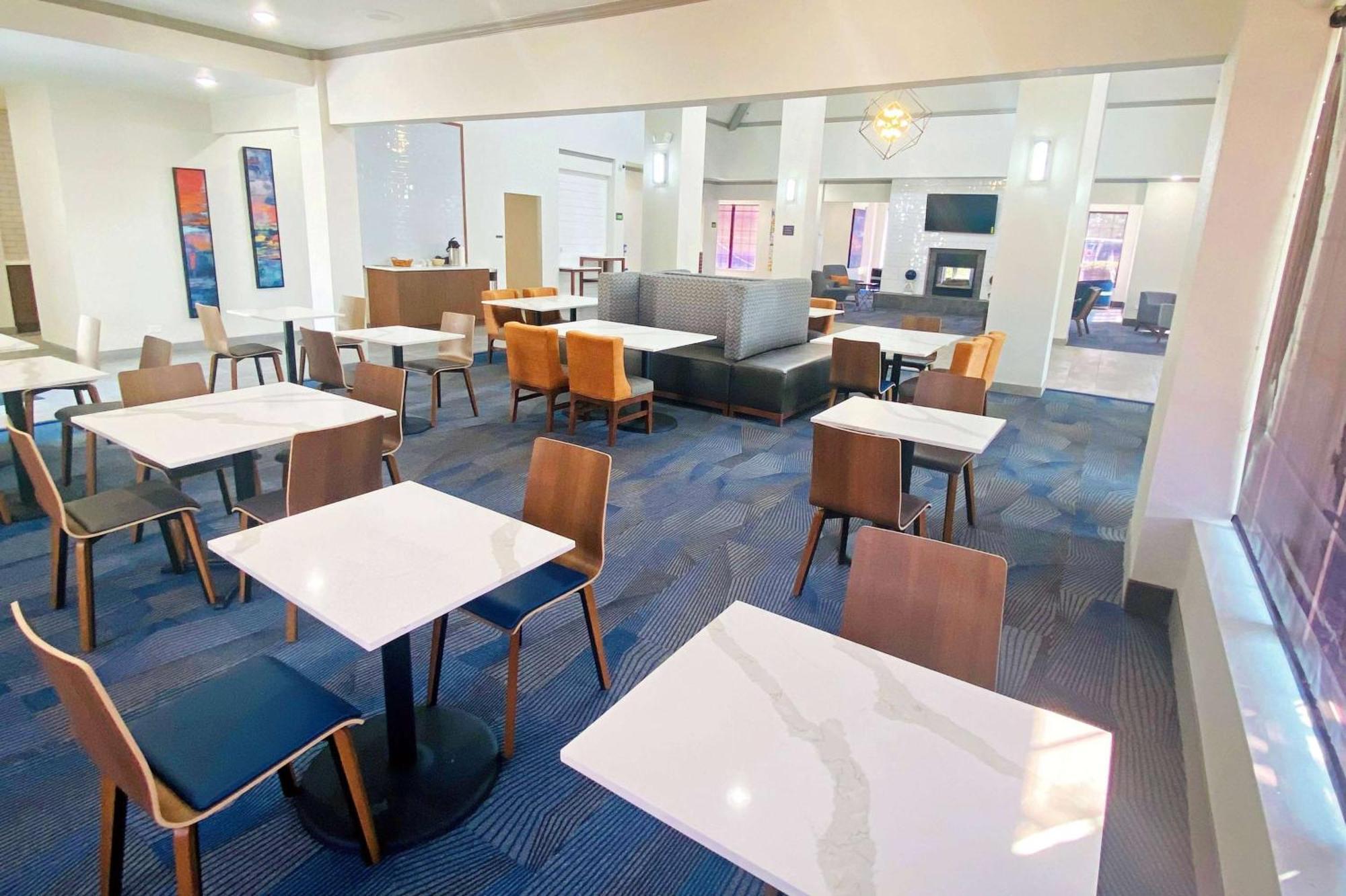 La Quinta Inn & Suites By Wyndham South Holland Exteriör bild